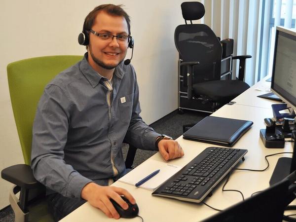 Azubi Marcus am Arbeitsplatz Azubi Marcus am Arbeitsplatz